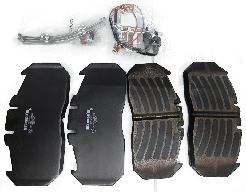 Brake pad set IVECO (with wear indicator)